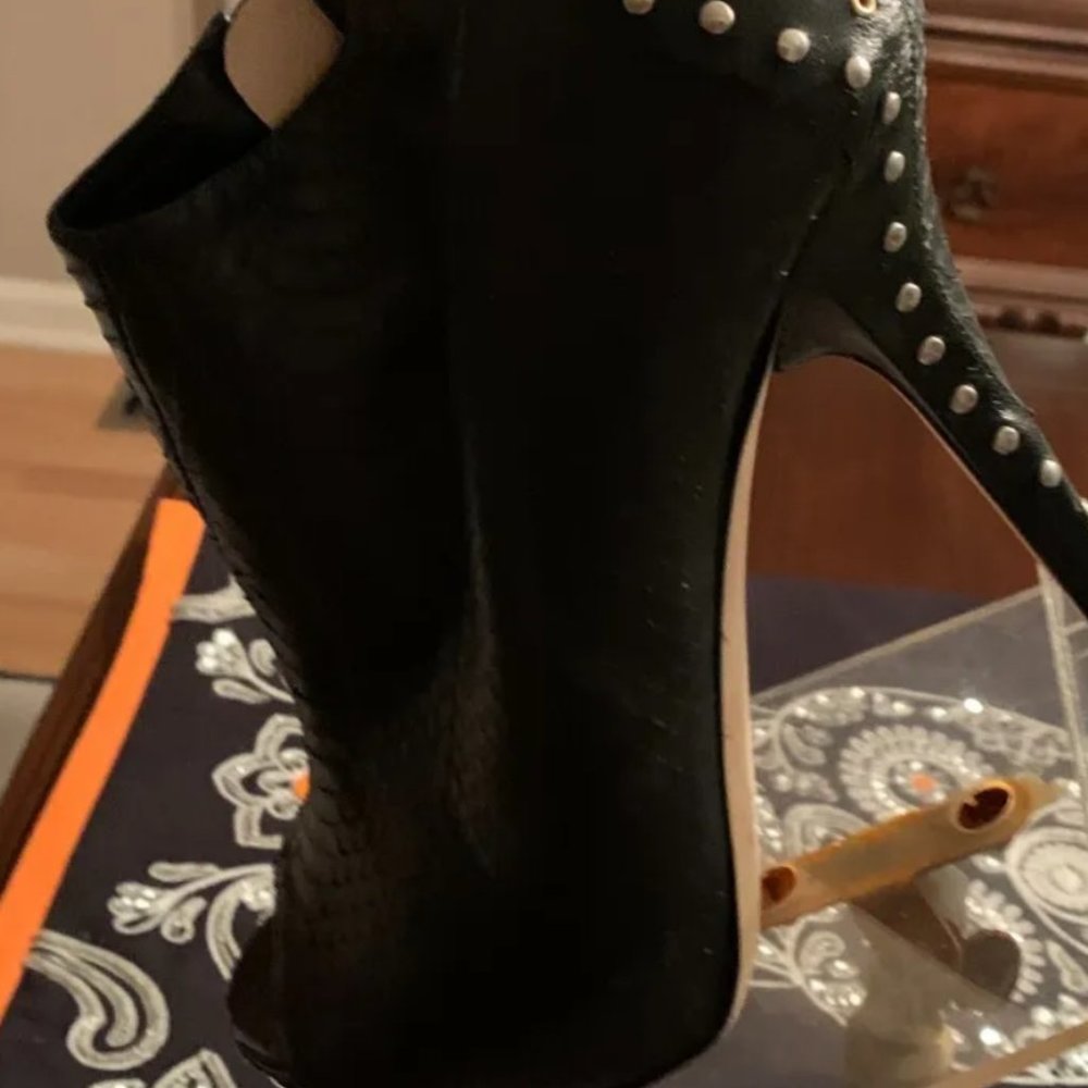 JIMMY CHOO METALLIC SNAKE SKINWITH STUD HEELS 102 THIERY